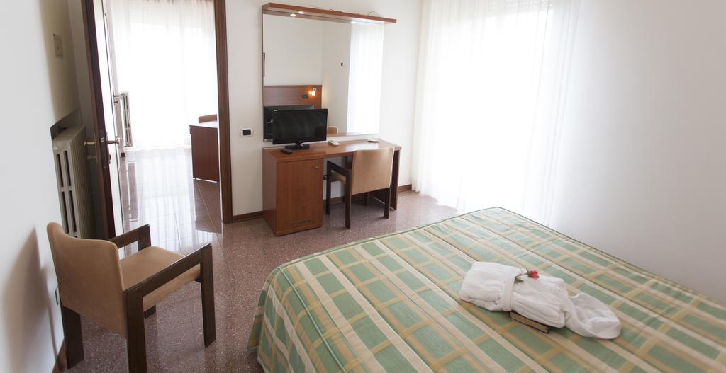 Hotel Rossini Tabiano Terme Exterior photo