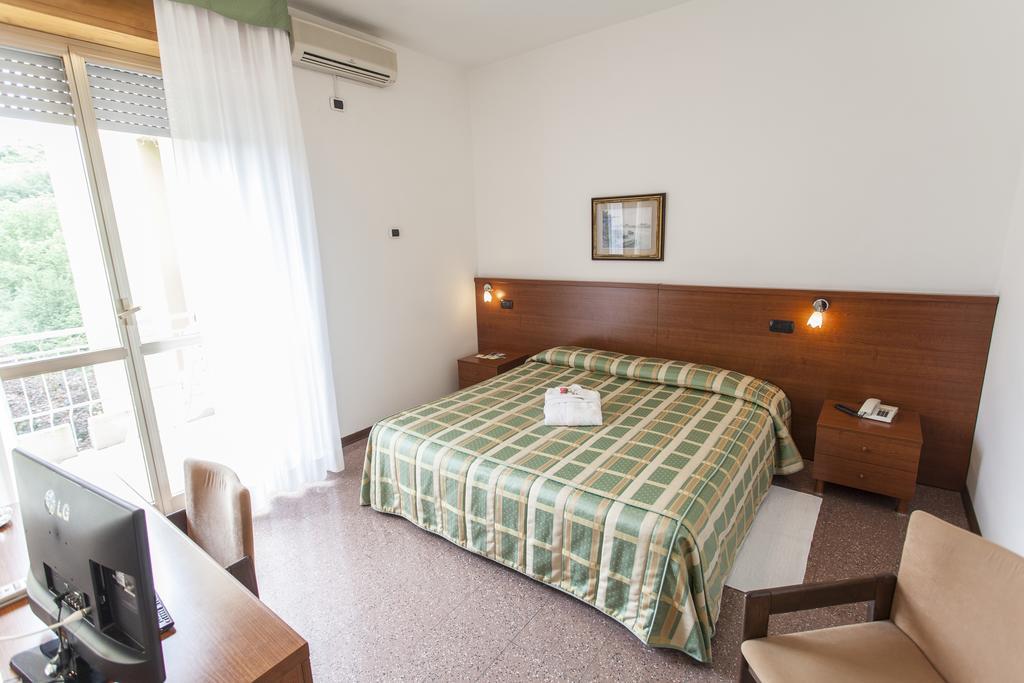 Hotel Rossini Tabiano Terme Exterior photo